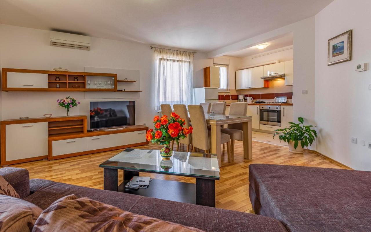 Istriensonne - Apartments Veruda Mit Grillterrasse Пула Экстерьер фото