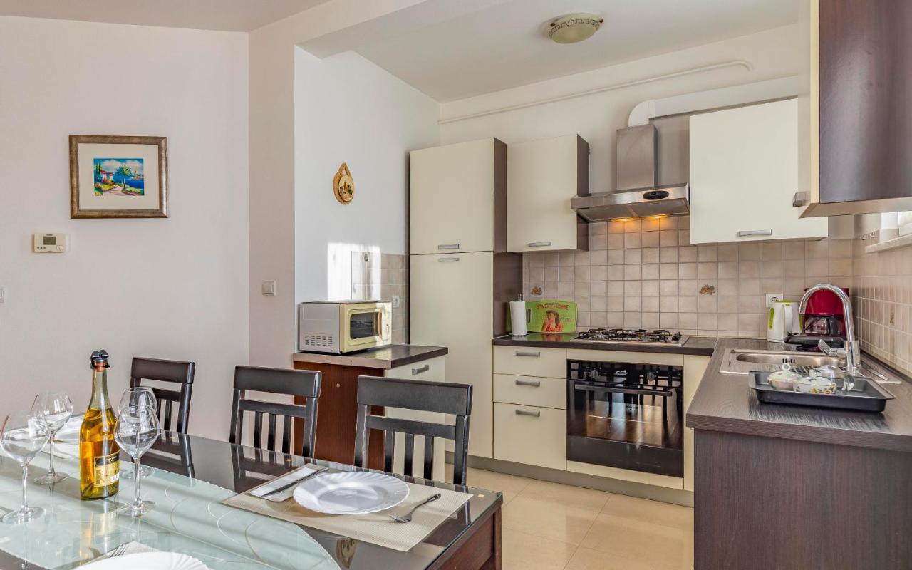 Istriensonne - Apartments Veruda Mit Grillterrasse Пула Экстерьер фото