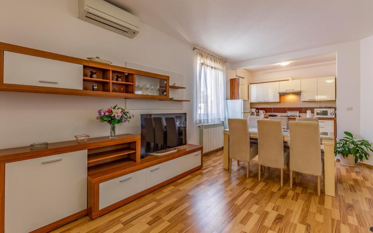Istriensonne - Apartments Veruda Mit Grillterrasse Пула Экстерьер фото