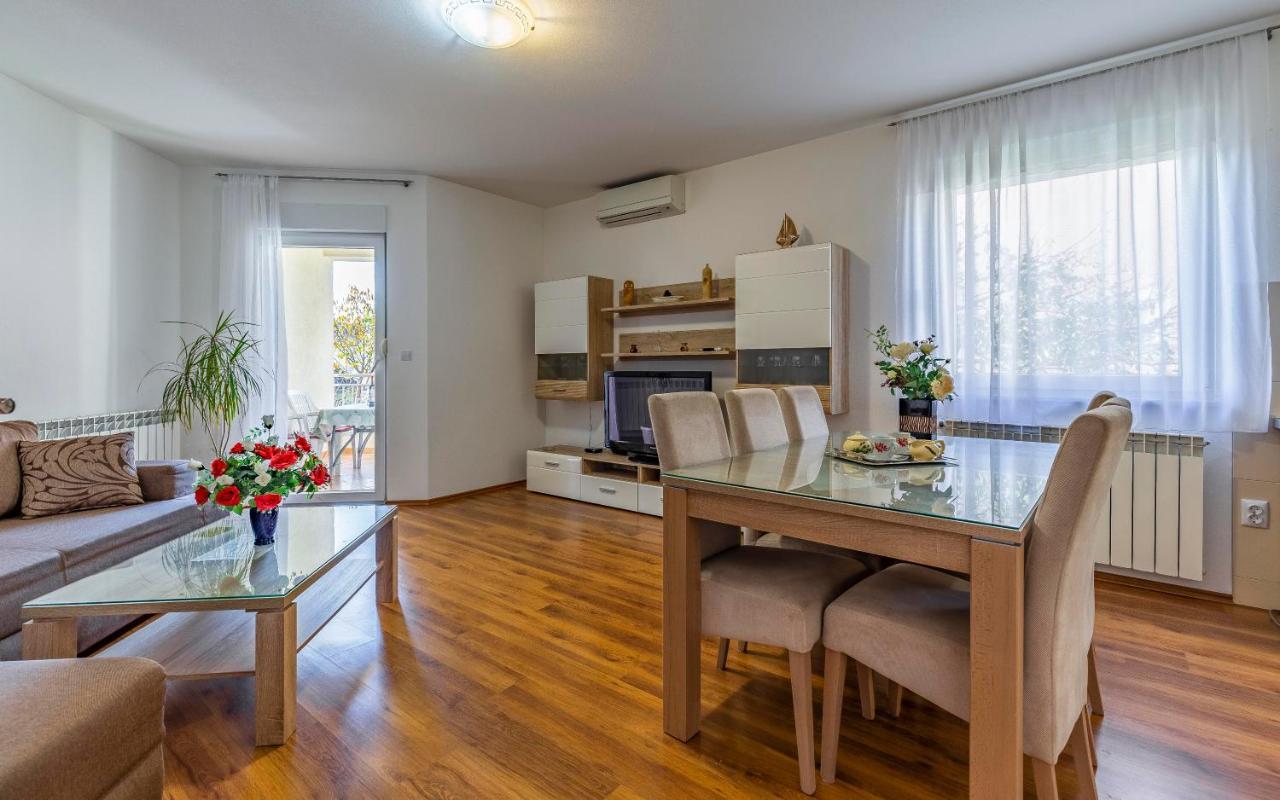 Istriensonne - Apartments Veruda Mit Grillterrasse Пула Экстерьер фото