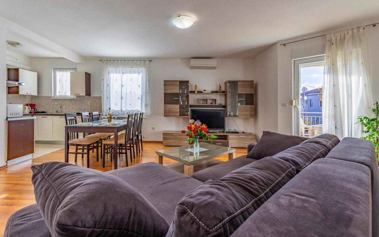 Istriensonne - Apartments Veruda Mit Grillterrasse Пула Экстерьер фото