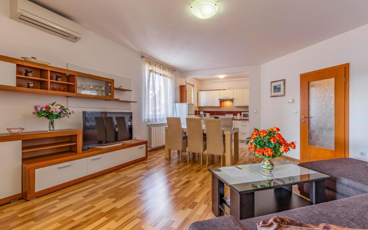 Istriensonne - Apartments Veruda Mit Grillterrasse Пула Экстерьер фото